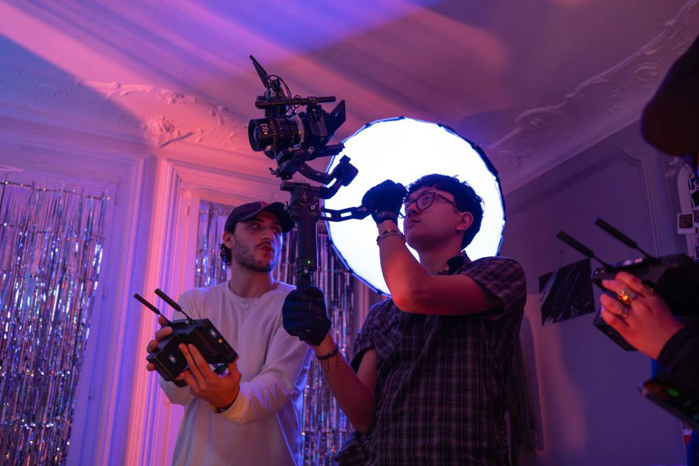 Clip : Regarde moi — Cadreur et gimbal operator